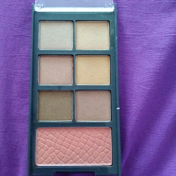 Make-up - Picture 2 of 2