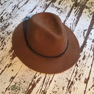 Free People brown felt hat. NWT