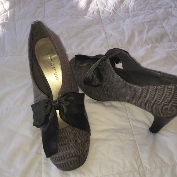 brown herringbone tweed pumps with satin bows