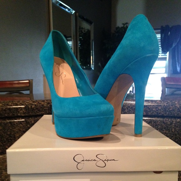 Jessica Simpson Aqua pumps