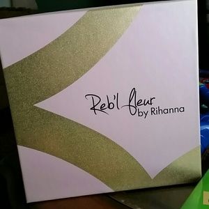 Reb'l Fleur perfume by Rhianna