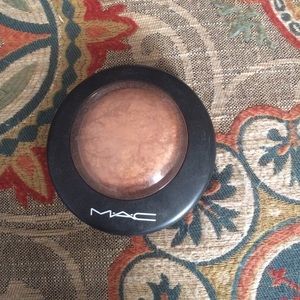 Mac gold deposit mineralize skinfinish