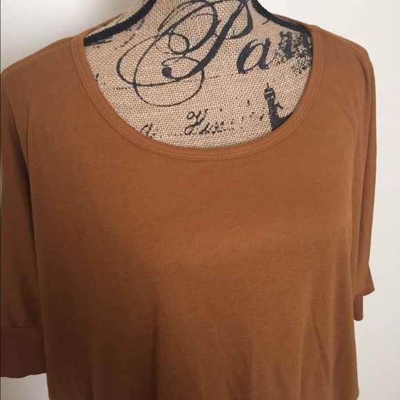 ❗️SOLD❗️Brown Top - Picture 2 of 4