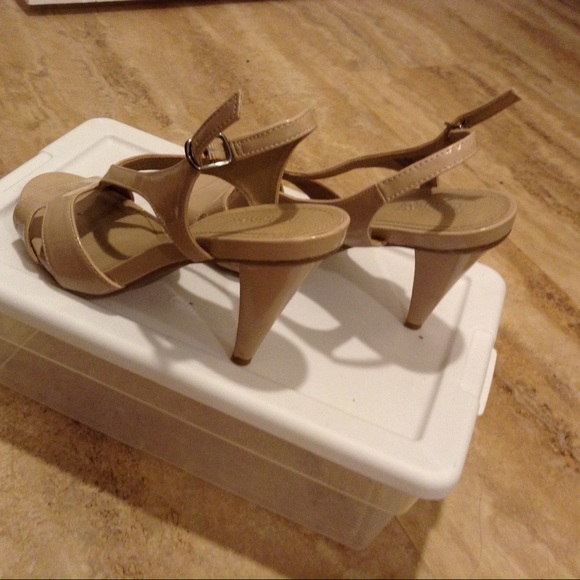 Kenneth Cole strappy heels🎉💫 - Picture 3 of 4