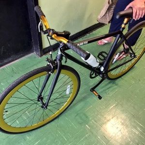 Pure flex bicycle black matte with gold rims