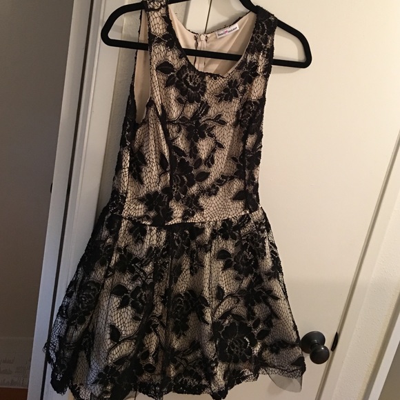 BEAUTIFUL lace dress