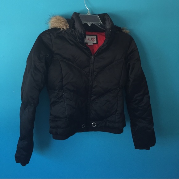 Medium puffy winter jacket comfy with fur hood