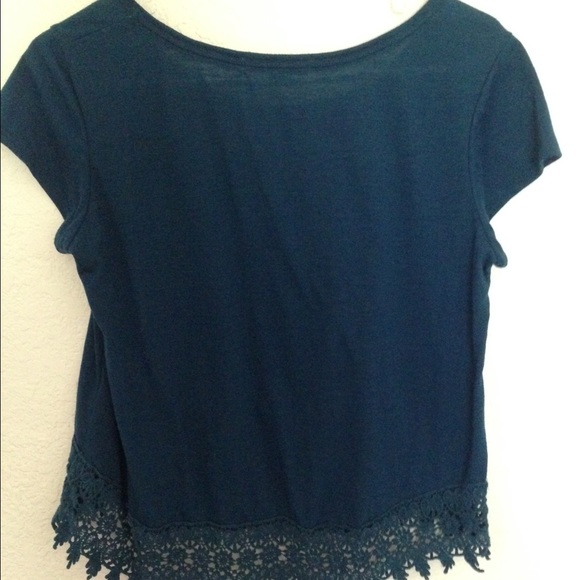 Tee with crochet detailing - Picture 2 of 3