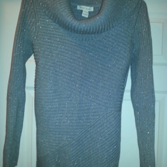 Sweater - Picture 1 of 2