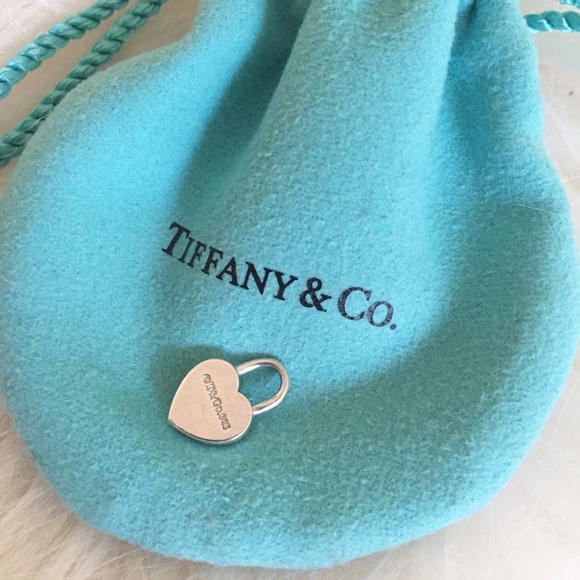 ✨SOLD✨Return to Tiffany & Co necklace mini pendant - Picture 2 of 3