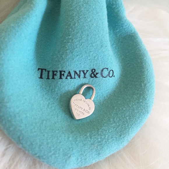 ✨SOLD✨Return to Tiffany & Co necklace mini pendant - Picture 3 of 3