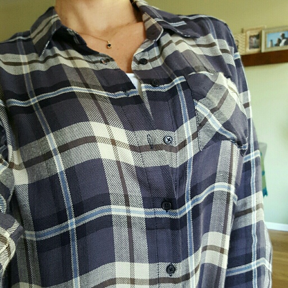 RESERVED 💋Oversized Plaid Button-down - Picture 4 of 4