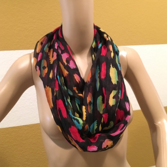 Accessories - ✂️ Exotic Animal infinity scarf