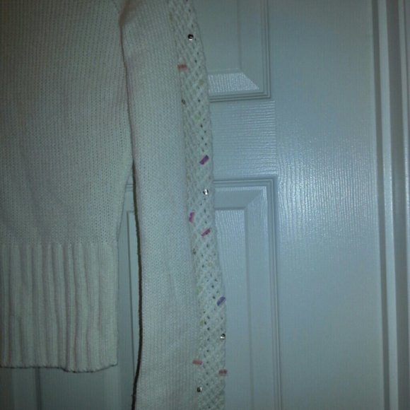 Sweater - Picture 3 of 3