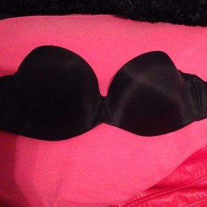 Black strapless bra