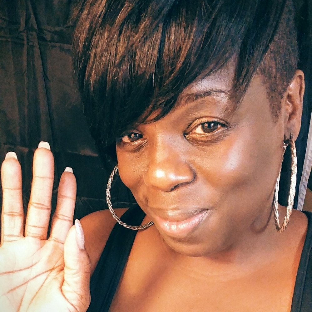 Meet your Posher, Itza