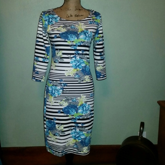 1/3 sleeveblk & white striped dress w blue flowers