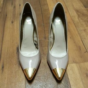 Tan w Gold Toe Pump