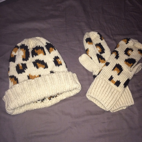 Leopard Print Hat and Mittens