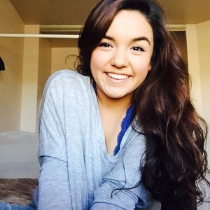 Meet your Posher, Alicia