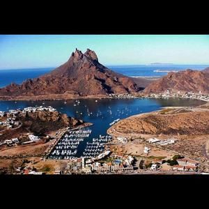 Meet your Posher, Cinthia