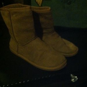 Tan short ugh boots