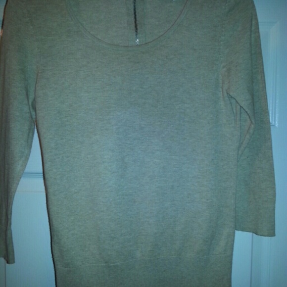 Sweater - Picture 1 of 2