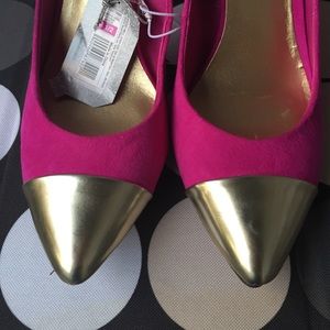 Mossimo NWT Spike Faux Suede Gold Cap Toe Heel
