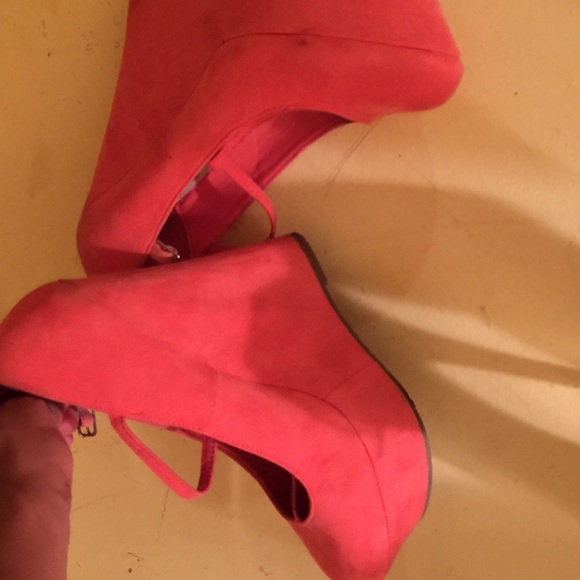 Peach wedges worn once - Picture 1 of 1