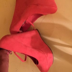 Peach wedges worn once