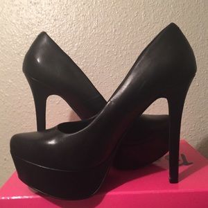 Jessica Simpson 5" Black Heel size 8.5