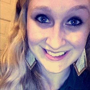 Meet your Posher, Leah