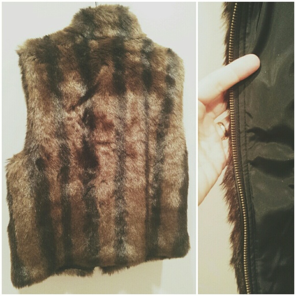 SOLD: [HP] HIGH QUALITY Faux Fur Vest - Picture 3 of 4