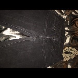 Levi's size 28w 32L...black