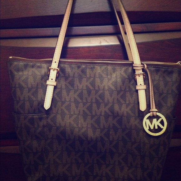 Michael Kors Handbags - FINAL OFFER💕MK bag💕