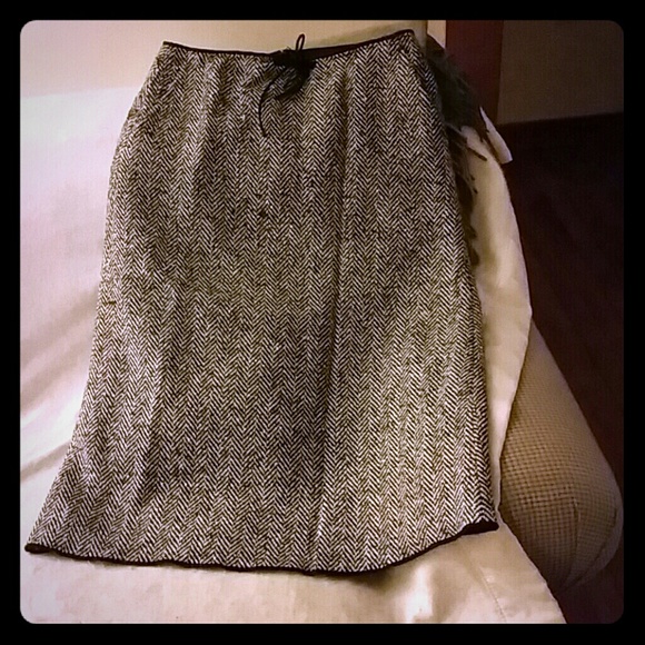 Midi hounds tooth skirt