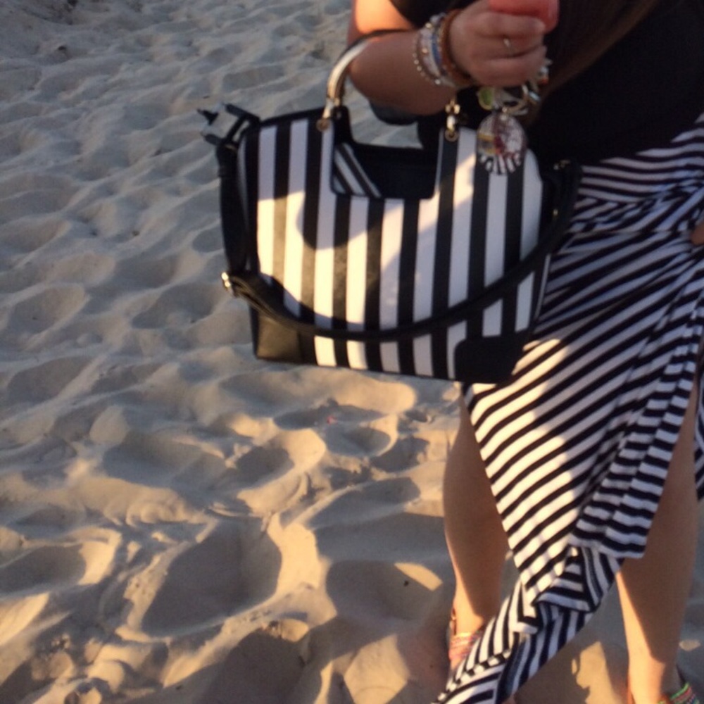 Donated!! ! Like New Black and White Satchel - Picture 2 of 6