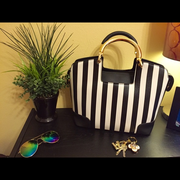 Handbags - Donated!! ! Like New Black and White Satchel