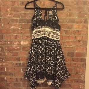 Black and white printed dress with pockets
