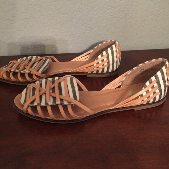 Sandals - Picture 2 of 4