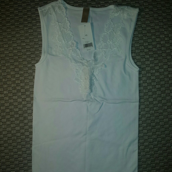 Banana Republic white spandex tank w/lace