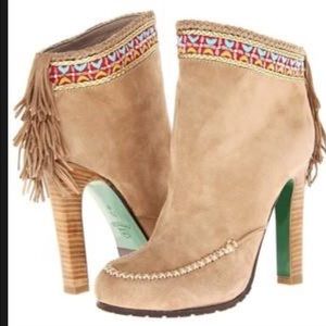 Lisa for Donald Pliner Suede Fringe booties Size 8