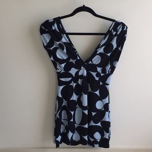 🚫sold🚫 v neck and back blue patterned top