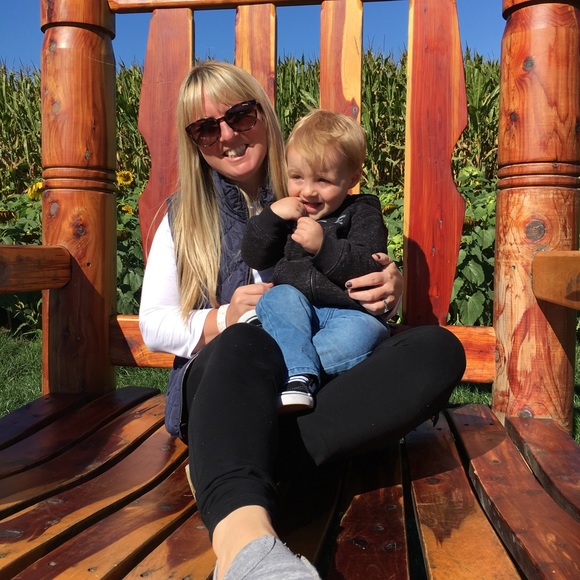 Meet your Posher, Stacy - Picture 2 of 3