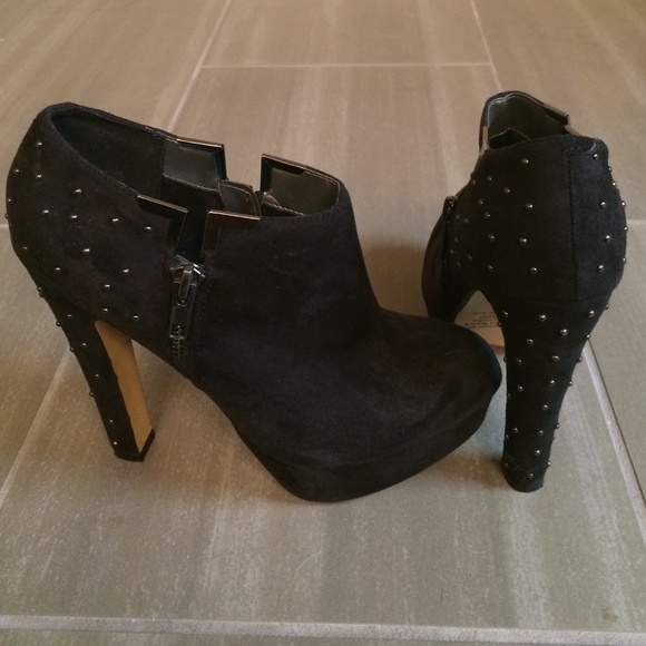 Heels - Picture 2 of 4