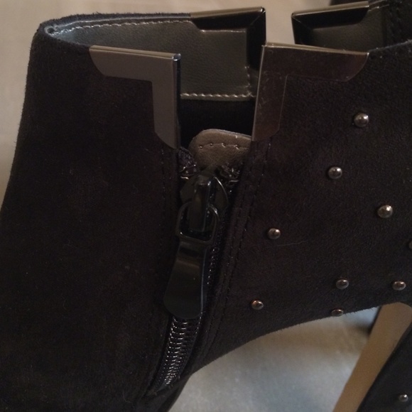 Heels - Picture 3 of 4