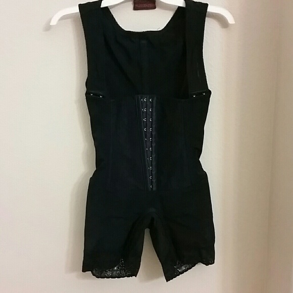 *FLASH SALE* New Ardyss Black Body Magic Size 34