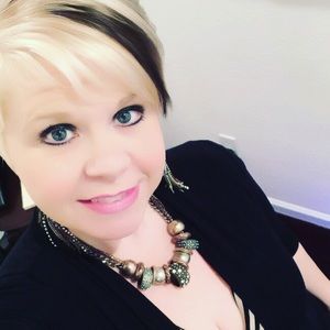 Meet your Posher, Clarissa