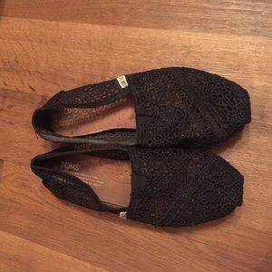 Black lace toms