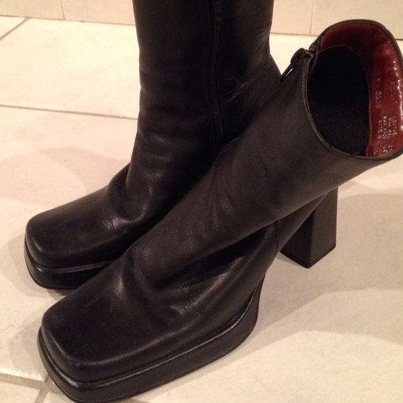 Heeled boots. Black 3" heel